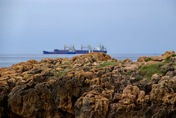dos barcos en la costa