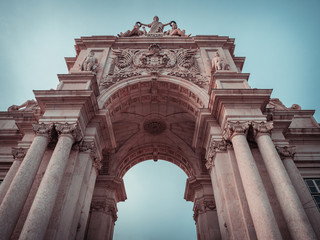Obraz premium The gateway to the shopping street Lisbon