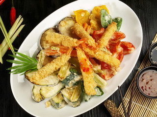 Tempura Gemüse mit Garnelen - Teller