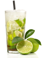 Caipirinha mit braunem Rohrzucker