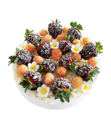 Cake withcloudberry berry with strawberry