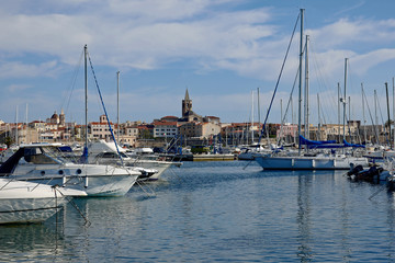 Fototapeta premium Sardinien Alghero Blick auf Hafen und Altstadt