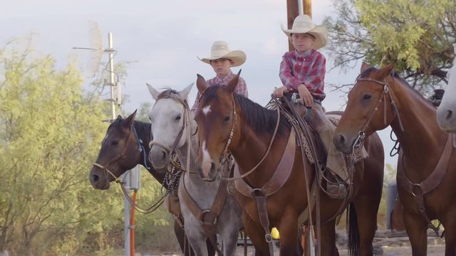 Texas brothers ready to set out on horseback for family ride in the west 4k