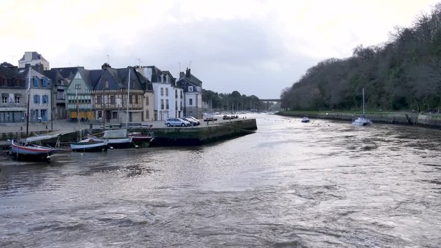 Auray is a French commune located in the Morbihan department, in the Brittany region. It is crossed by a small coastal river, the Auray River, which flows into the Gulf of Morbihan.