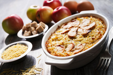 Noodles casserole with apples