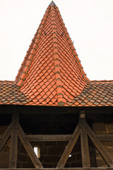 Türme eines alten Wehrganges an einer Wehrkirche