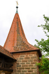 Türme eines alten Wehrganges an einer Wehrkirche