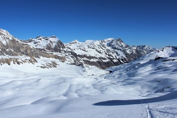 Fototapeta na wymiar ski de randonnée dans le haut val de Rhêmes