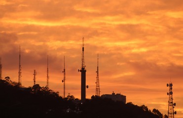 Nascer do sol no Morro da Cruz, cidade de Florianópolis, estado de Santa Catarina, Brasil