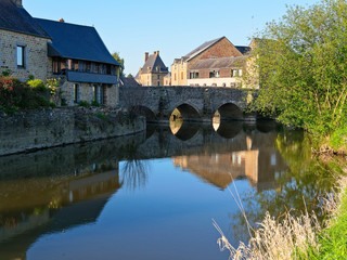 Fototapeta na wymiar Stone bridge over the River Selune in Ducey, France