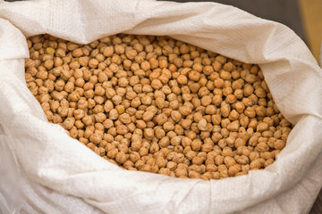 Saco de Garbanzos en mercado al aire libre