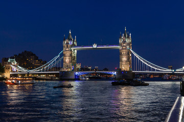 Fototapeta na wymiar London Bridge in London, UK during the late evening 