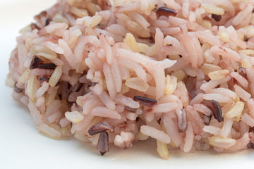 Close-up image of brown rice Cooked See the grain clearly Ready to eat on a white plate.shallow focus effect.