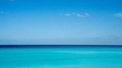 Fototapeta na wymiar Caribbean sea with a beautiful blue-emerald color in Mexico. 