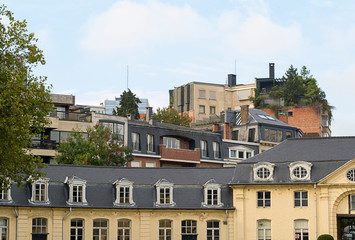 Paysage urbain, vue sur les toitures aux styles architecturaux variés, quartier de la Cambre