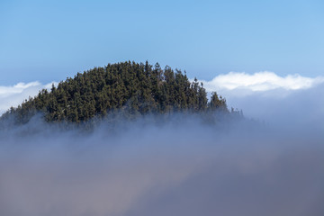 La montaña asoma