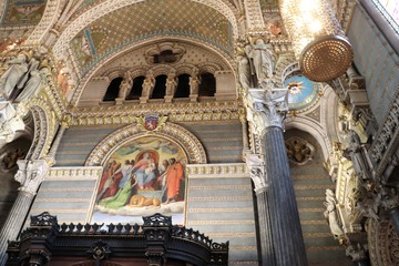 Ville de Lyon - La Basilique Notre Dame de Fourvière ouverte en 1872 - architecture de style néo-byzantin ou romano-byzantin - intérieur