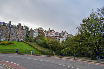Fototapeta na wymiar Historic Town Houses and beautiful architecture in Edinburgh Old Town