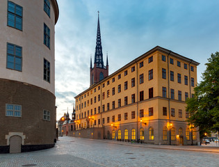 Obraz premium Stockholm. Old narrow medieval street in night lighting.