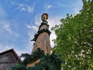 Maibaum nach oben