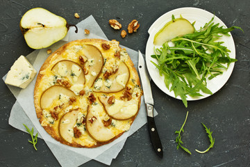 Dietary pizza tortilla with pears and cheese Dor Blue.