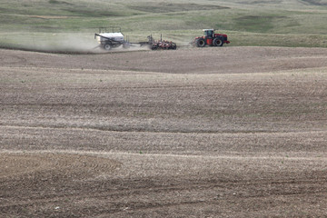 Obraz premium Seeding in Saskatchewan