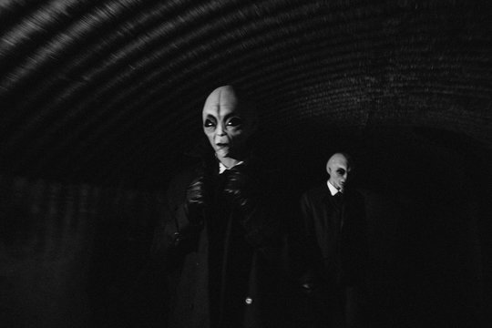 Aliens in tunnel