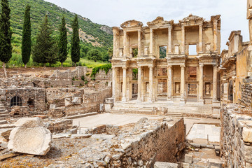 Obraz premium Library in Ephesus. The surviving building. Beautiful landscape.