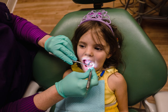 child at the dentist for teeth cleaning exam