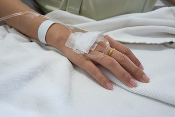 Hand of Girl, Sodium Chloride Solution for Intravenous, The brine, Medical treatment, saline intravenous, Hospitals use a saline