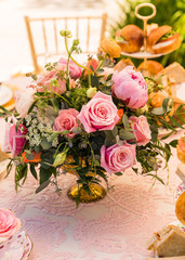bouquet of roses table decoration for event