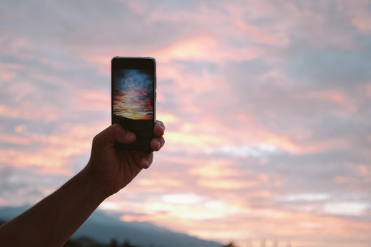 Capturing the sunset with smartphone