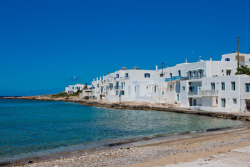 Altstadt von Naoussa mit Ufer, Kykladen - Griechenland