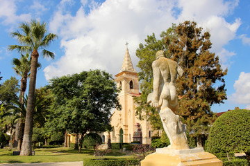 Fototapeta na wymiar Jacarilla - Jardín del Palacio del Marqués de Fontalba, iglesia - Vega Baja - Alicante - España