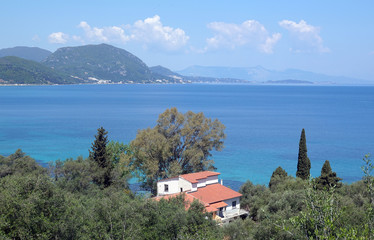 Fototapeta na wymiar Haus bei Chlomos auf Korfu