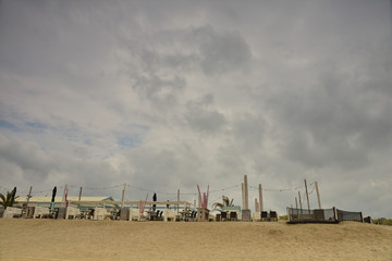 Pochmurny dzień nad nadmorskimi wydmami © W Korczewski