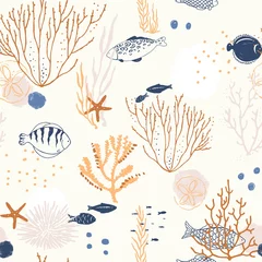 Tapeten Meerestiere Doodle nahtlose Muster mit Korallen, Fischen, Seesternen, Flecken und Punkten. Gezeichnete Illustration des Vektors Hand.