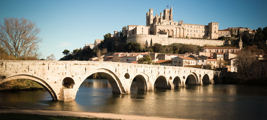 Fototapeta na wymiar Pont Vieux and Cathedral of Saint Nazaire, Beziers