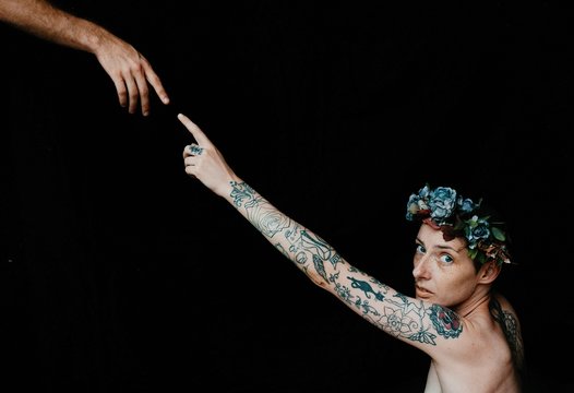 WOMAN WITH CROWN OF FLOWERS DISGUED OF NINFA