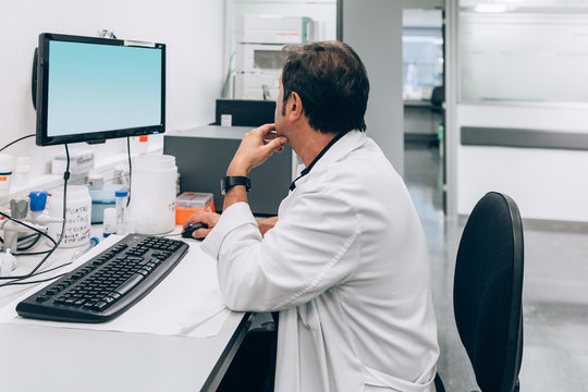 Man working with a computer in the laboratory