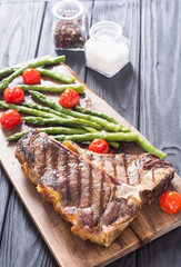 Grilled T-bone steak with asparagus and cherry tomatoes