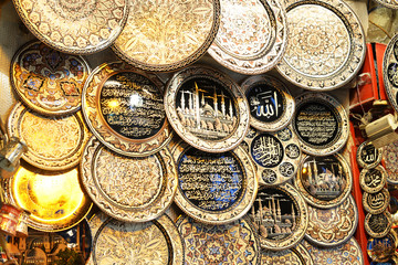 beautiful souvenirs dishes art gold