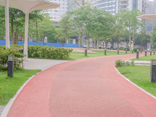 Obraz premium Road in the park with arrows