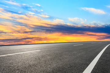 Fototapeta premium Asphalt road and sunset sky