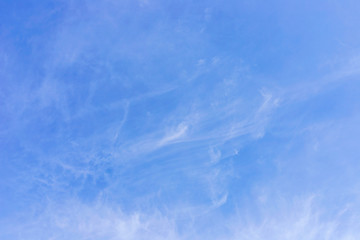 Obraz premium tło błękitnego nieba z chmurami