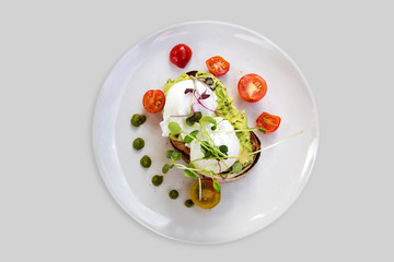 Smashed Avocado and Poached Eggs with cherry tomatoes