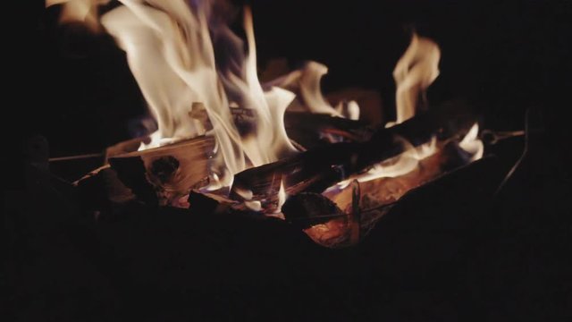 焚き火 キャンプファイヤー bonfire 4K動画