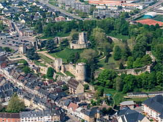 vue aérienne du château de Gisors dans l'Oise en France