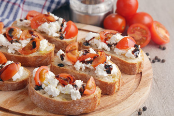 Sandwiches with tomatoes, homemade cheese, olive oil and balsamic sauce
