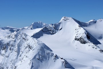 Fototapeta na wymiar ski de randonnée en Vallée d'Aoste